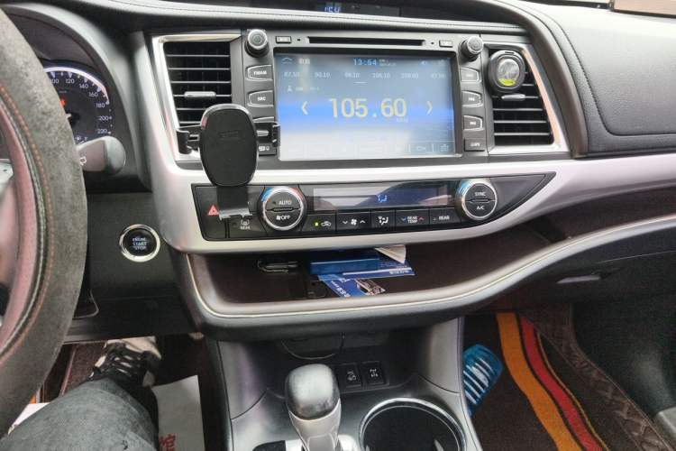 Used Toyota Highlander 2018 2.0T Four-Wheel Drive Luxury Edition 7 Seats China V Emission Standard Audio And AC Panel