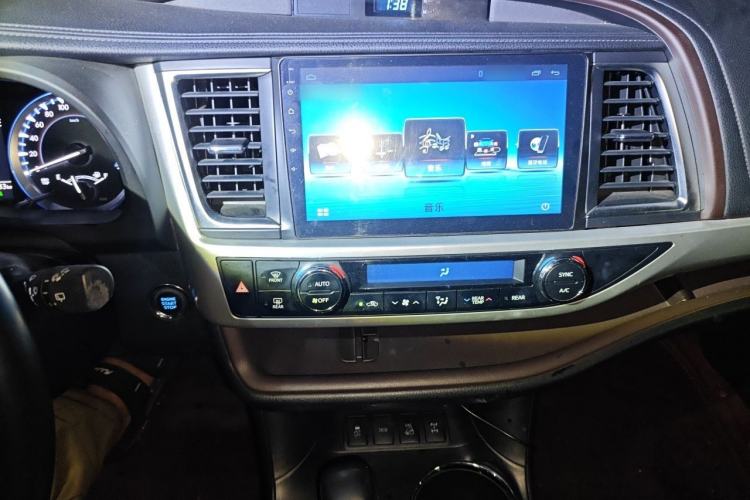 Used Toyota Highlander 2018 2.0T Four-Wheel Drive Luxury Edition 7 Seats China V Emission Standard Audio And AC Panel