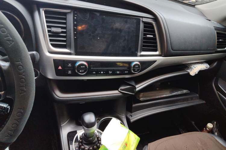 Used Toyota Highlander 2018 2.0T Four-Wheel Drive Prestige Version 7 Seats China VI Standard Audio And AC Panel