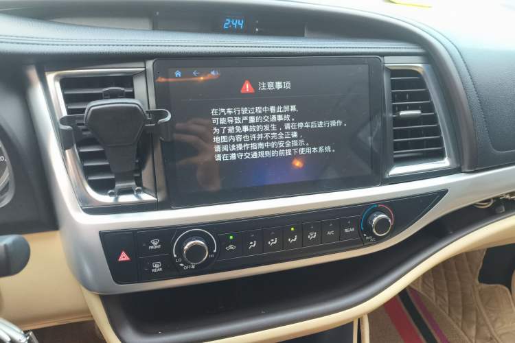 Used Toyota Highlander 2018 2.0T Four-Wheel Drive Elite Edition 7 Seats China V Standard Audio And AC Panel