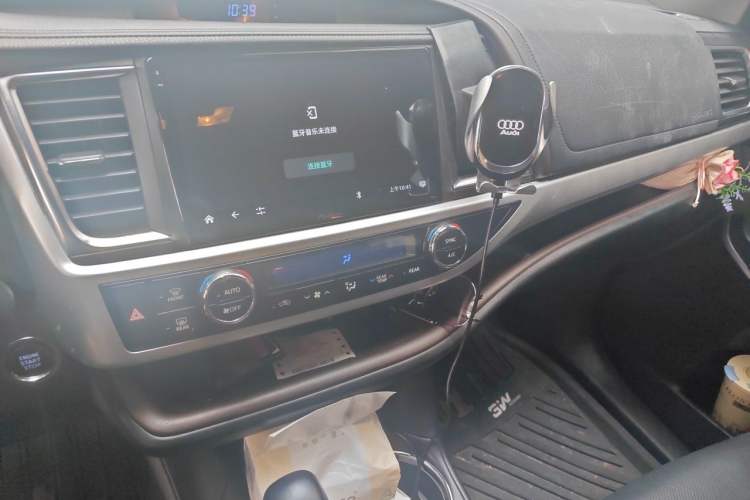 Used Toyota Highlander 2018 2.0T Four-Wheel Drive Luxury Version 7 Seats China VI Standard Audio And AC Panel
