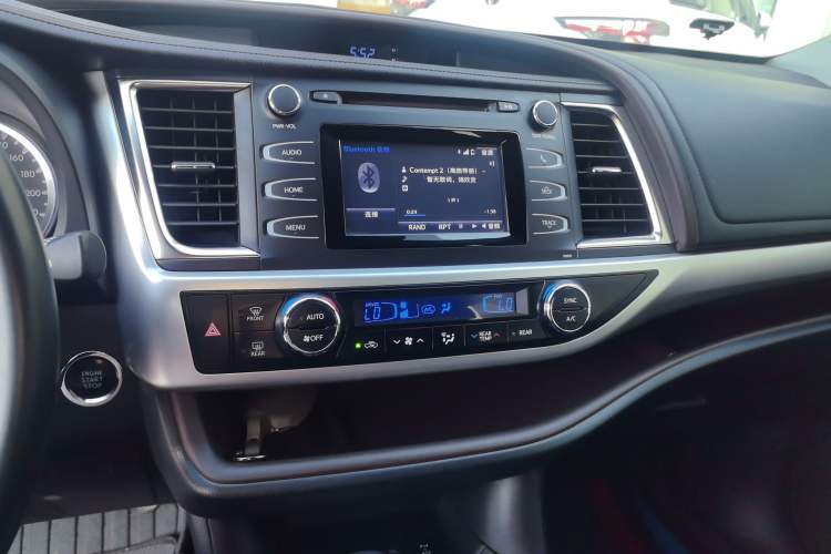 Used Toyota Highlander 2018 2.0T Four-Wheel Drive Luxury Edition 7 Seats China V Emission Standard Audio And AC Panel
