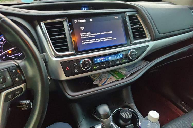 Used Toyota Highlander 2018 2.0T Two-Wheel Drive Prestige Version 7 Seats China V Emission Standard Audio And AC Panel