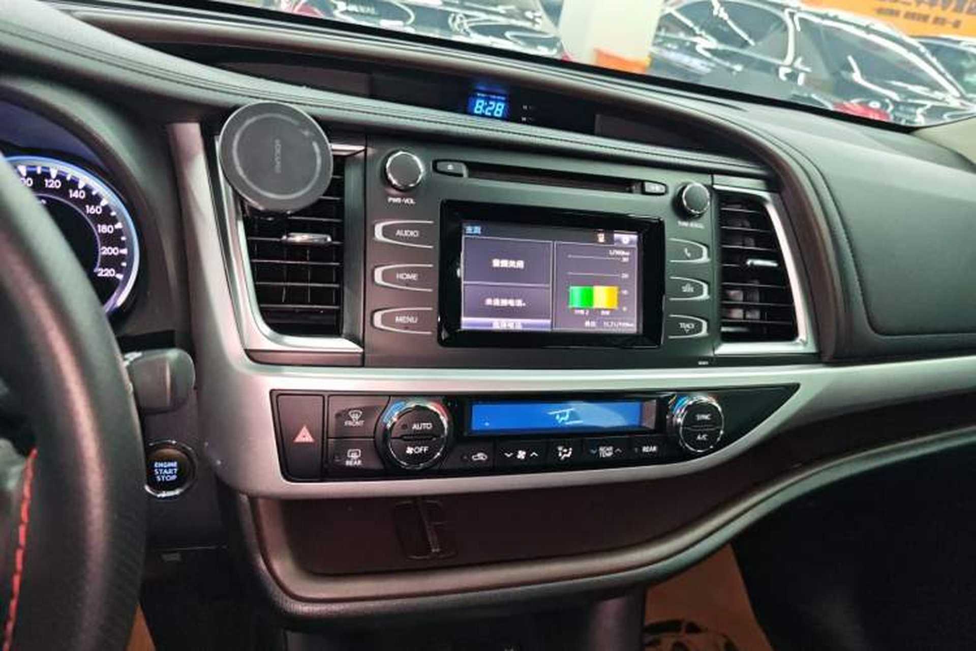 Used Toyota Highlander 2018 2.0T Four-Wheel Drive Luxury Version 7 Seats China VI Standard Audio And AC Panel