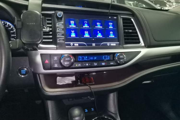 Used Toyota Highlander 2018 2.0T Four-Wheel Drive Prestige Version 7 Seats China VI Standard Audio And AC Panel