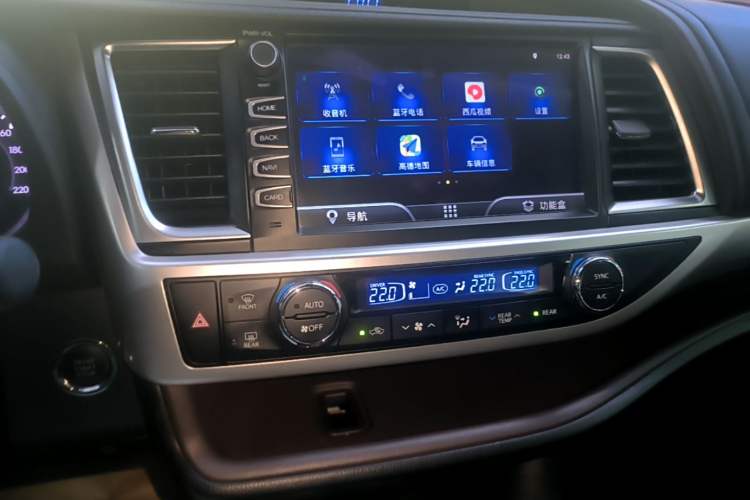 Used Toyota Highlander 2018 2.0T Four-Wheel Drive Luxury Version 7 Seats China VI Standard Audio And AC Panel