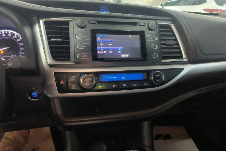 Used Toyota Highlander 2018 2.0T Four-Wheel Drive Luxury Edition 7 Seats China V Emission Standard Audio And AC Panel