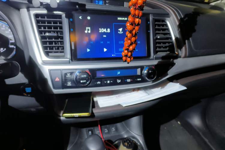 Used Toyota Highlander 2018 2.0T Four-Wheel Drive Prestige Version 7 Seats China VI Standard Audio And AC Panel