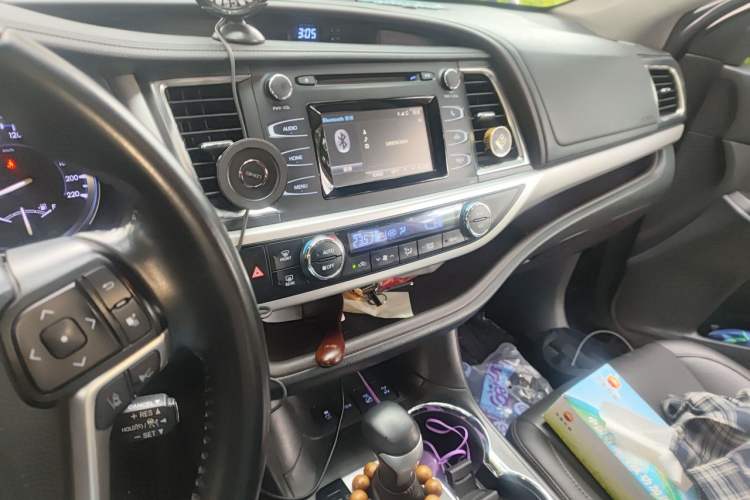 Used Toyota Highlander 2018 2.0T Four-Wheel Drive Luxury Edition 7 Seats China V Emission Standard Audio And AC Panel
