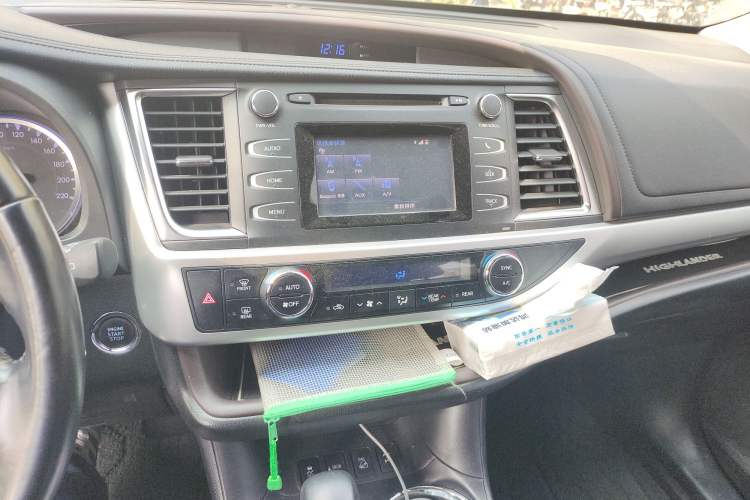 Used Toyota Highlander 2018 2.0T Four-Wheel Drive Luxury Edition 7 Seats China V Emission Standard Audio And AC Panel
