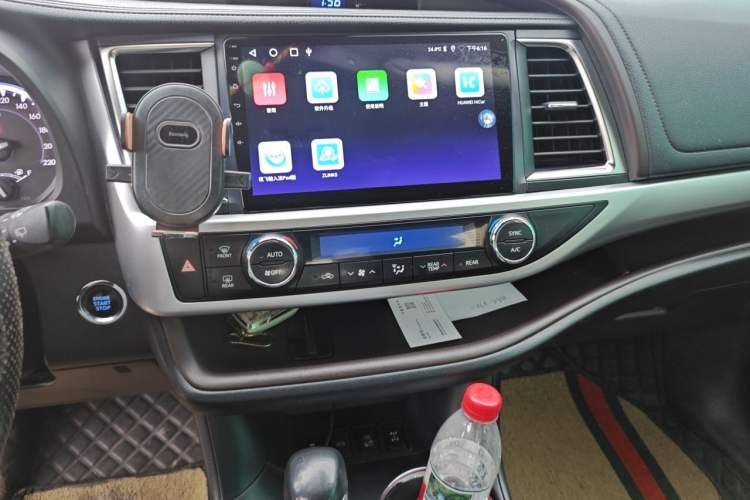 Used Toyota Highlander 2018 2.0T Four-Wheel Drive Luxury Edition 7 Seats China V Emission Standard Audio And AC Panel