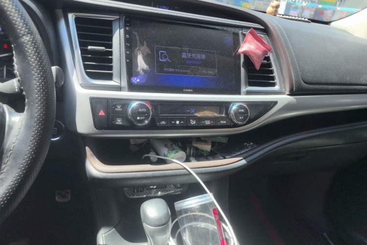 Used Toyota Highlander 2018 2.0T Four-Wheel Drive Luxury Version 7 Seats China VI Standard Audio And AC Panel