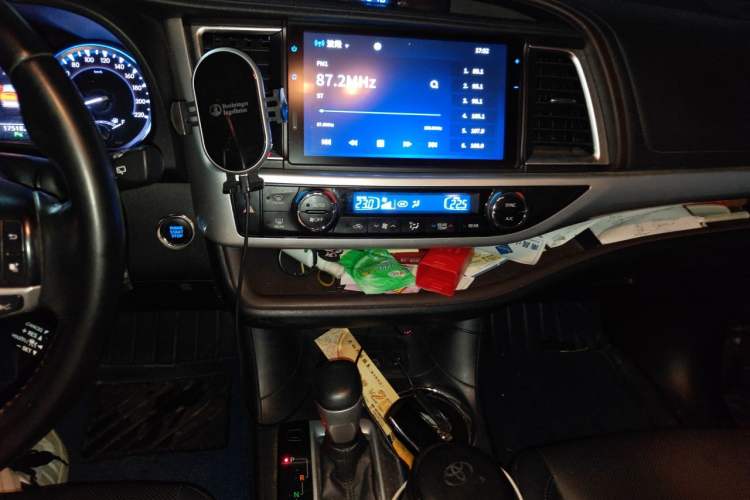 Used Toyota Highlander 2018 2.0T Four-Wheel Drive Luxury Version 7 Seats China VI Standard Audio And AC Panel