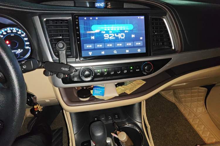 Used Toyota Highlander 2018 2.0T Four-Wheel Drive Elite Edition 7 Seats China V Standard Audio And AC Panel