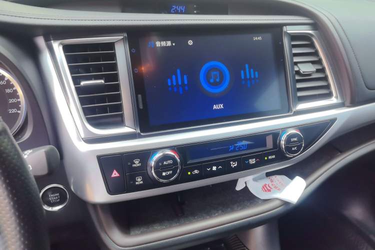 Used Toyota Highlander 2018 2.0T Four-Wheel Drive Prestige Version 7 Seats China VI Standard Audio And AC Panel