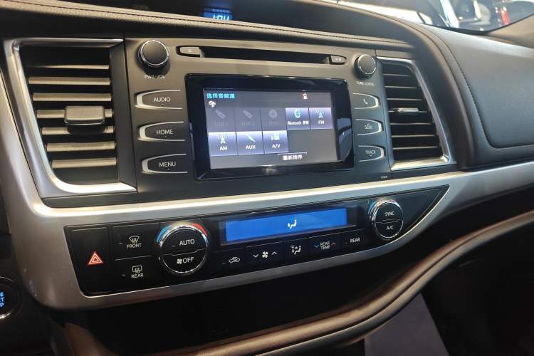 Used Toyota Highlander 2018 2.0T Two-Wheel Drive Luxury Edition 7 Seats China VI Standard Audio And AC Panel