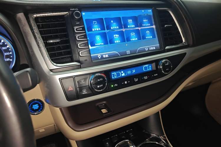 Used Toyota Highlander 2018 2.0T Four-Wheel Drive Luxury Edition 7 Seats China V Emission Standard Audio And AC Panel