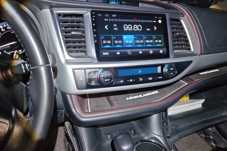 Used Toyota Highlander 2018 2.0T Four-Wheel Drive Luxury Edition 7 Seats China V Emission Standard Audio And AC Panel