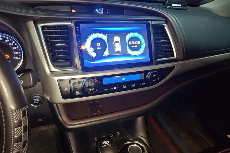 Used Toyota Highlander 2018 2.0T Four-Wheel Drive Luxury Version 7 Seats China VI Standard Audio And AC Panel