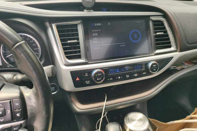 Used Toyota Highlander 2018 2.0T Four-Wheel Drive Supreme Edition 7-Seater China VI Audio And AC Panel