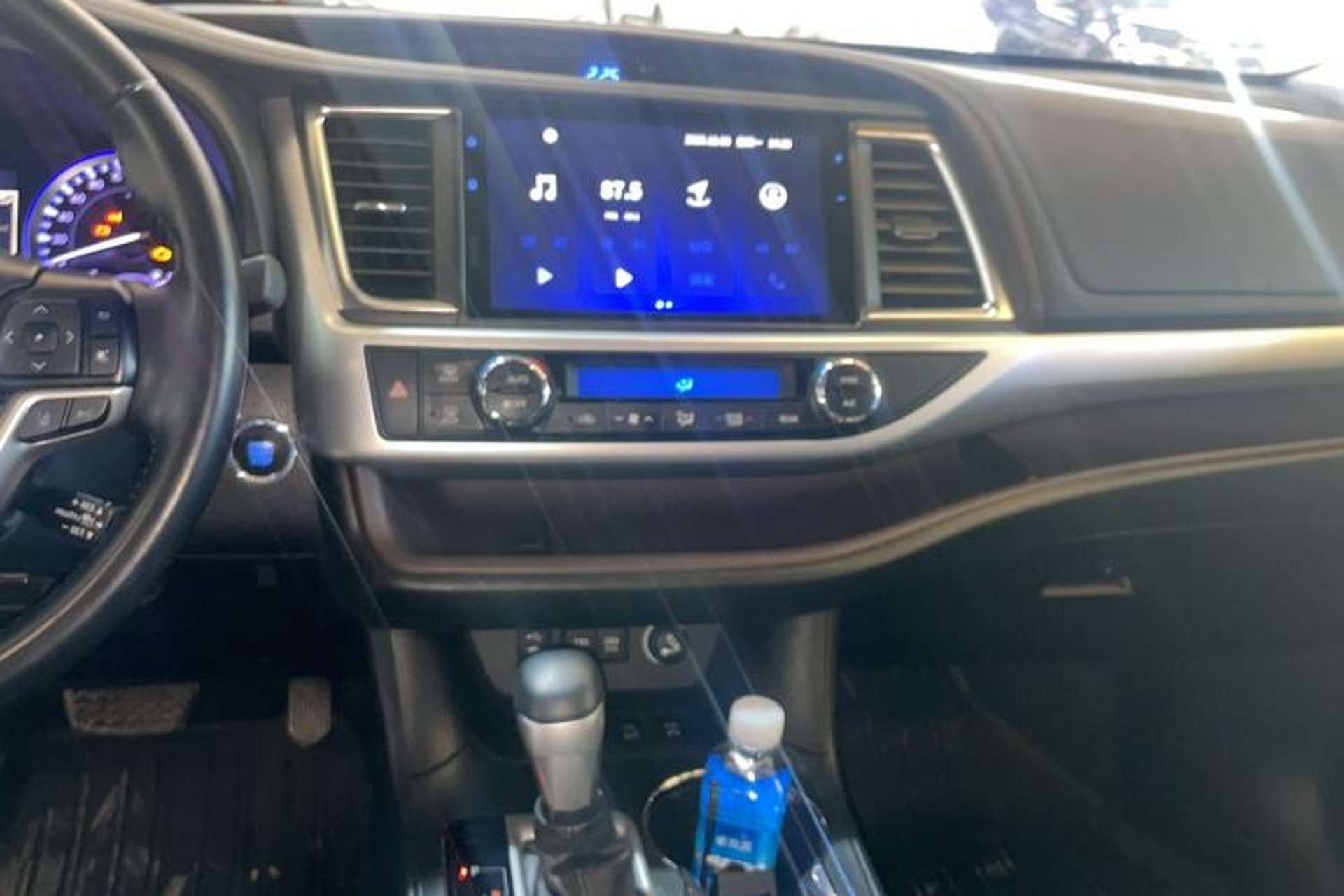 Used Toyota Highlander 2018 2.0T Four-Wheel Drive Prestige Version 7 Seats China V Emission Standard Audio And AC Panel