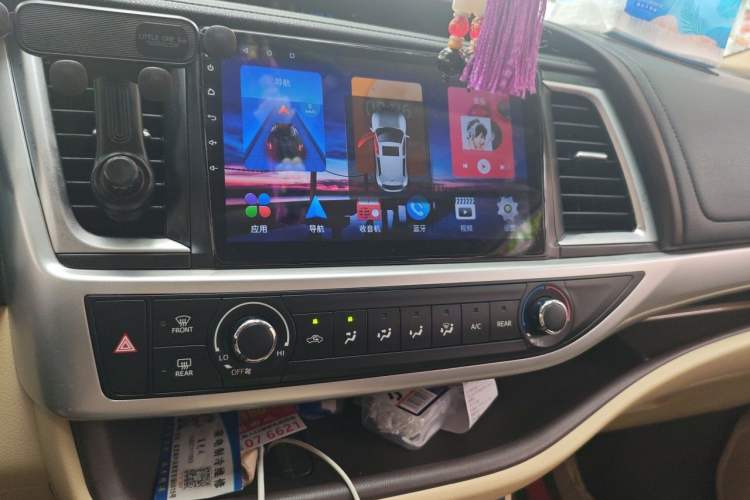 Used Toyota Highlander 2018 2.0T Two-Wheel Drive Elite Version 5 Seats China VI Standard Audio And AC Panel