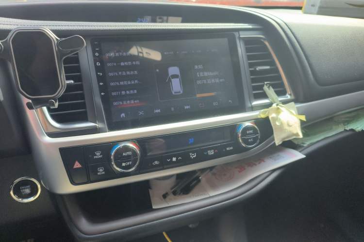 Used Toyota Highlander 2018 2.0T Four-Wheel Drive Luxury Edition 7 Seats China V Emission Standard Audio And AC Panel
