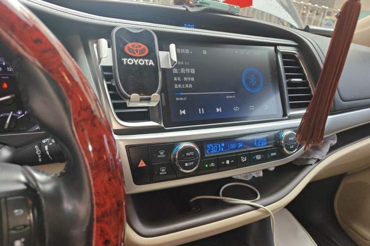 Used Toyota Highlander 2018 2.0T Four-Wheel Drive Prestige Version 7 Seats China VI Standard Audio And AC Panel