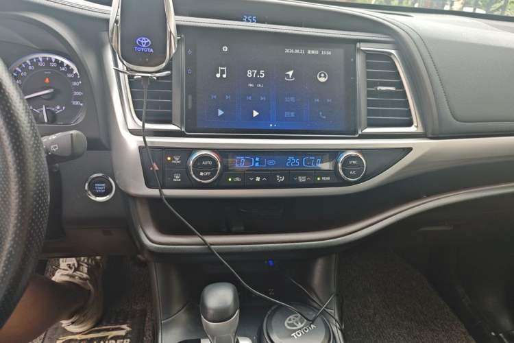 Used Toyota Highlander 2018 2.0T Four-Wheel Drive Prestige Version 7 Seats China VI Standard Audio And AC Panel