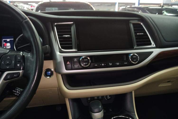 Used Toyota Highlander 2018 2.0T Four-Wheel Drive Ultimate Edition 7-Seater Emission Standard China V Audio And AC Panel