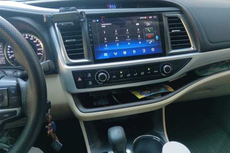 Used Toyota Highlander 2018 2.0T Four-Wheel Drive Elite Edition 7 Seats China VI Standard Audio And AC Panel