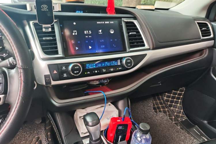 Used Toyota Highlander 2018 2.0T Four-Wheel Drive Prestige Version 7 Seats China VI Standard Audio And AC Panel