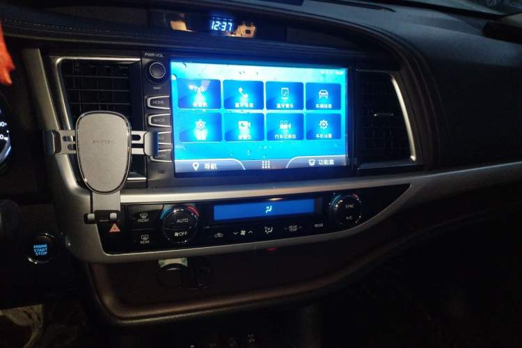 Used Toyota Highlander 2018 2.0T Four-Wheel Drive Luxury Version 7 Seats China VI Standard Audio And AC Panel
