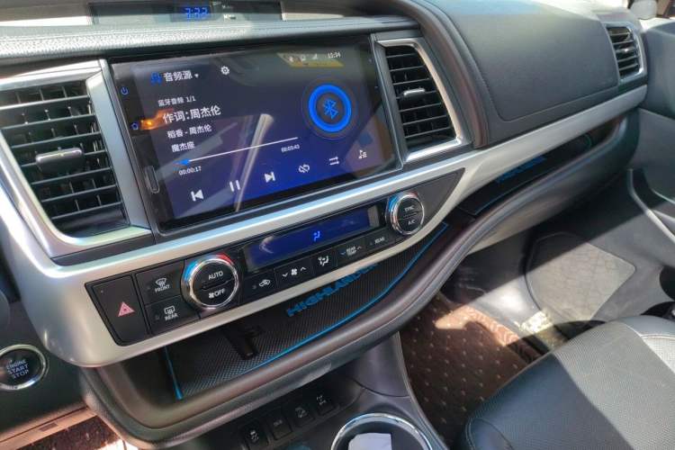 Used Toyota Highlander 2018 2.0T Four-Wheel Drive Prestige Version 7 Seats China VI Standard Audio And AC Panel