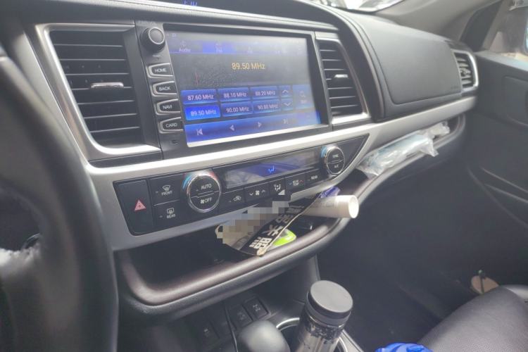 Used Toyota Highlander 2018 2.0T Four-Wheel Drive Luxury Version 7 Seats China VI Standard Audio And AC Panel
