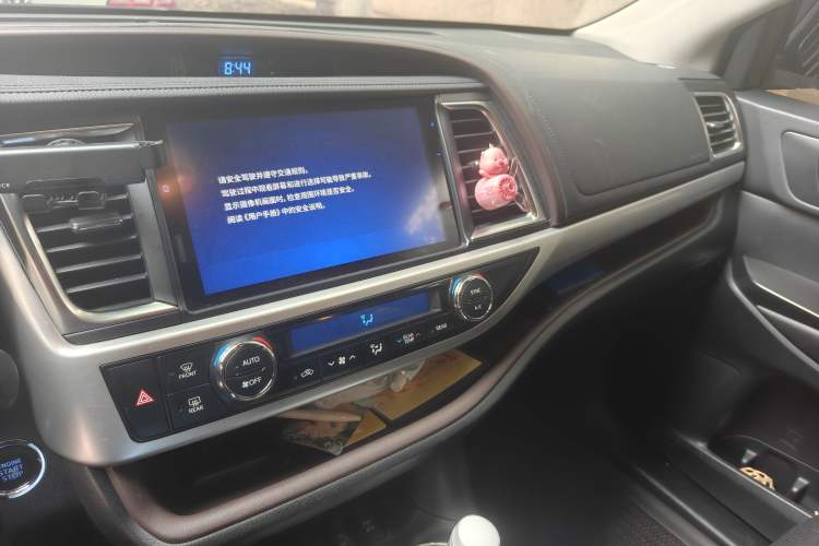 Used Toyota Highlander 2018 2.0T Four-Wheel Drive Prestige Version 7 Seats China VI Standard Audio And AC Panel