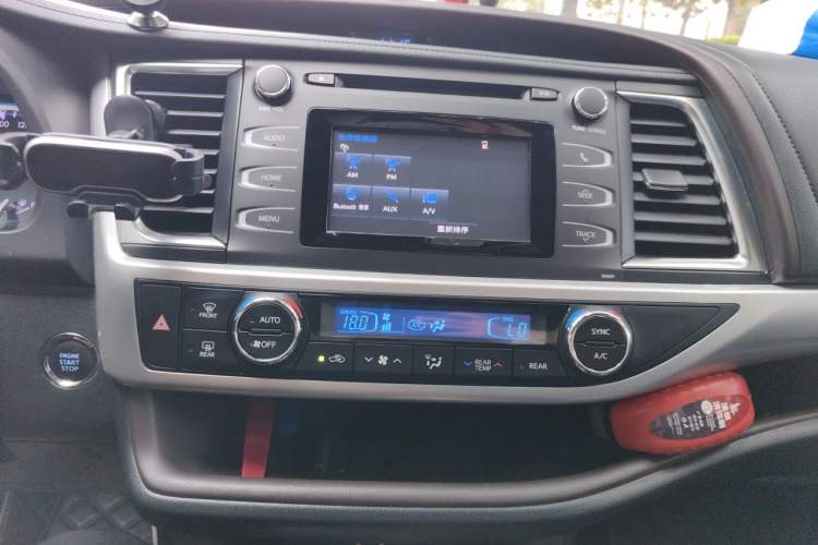 Used Toyota Highlander 2018 2.0T Four-Wheel Drive Luxury Version 7 Seats China VI Standard Audio And AC Panel
