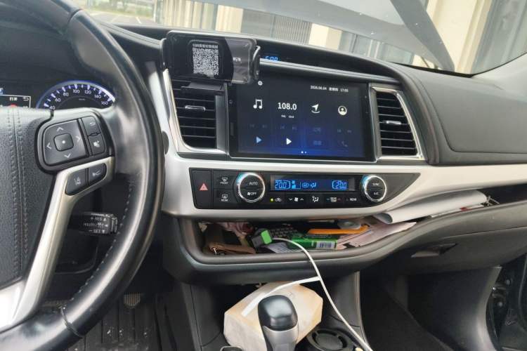 Used Toyota Highlander 2018 2.0T Two-Wheel Drive Prestige Version 7 Seats China V Emission Standard Audio And AC Panel