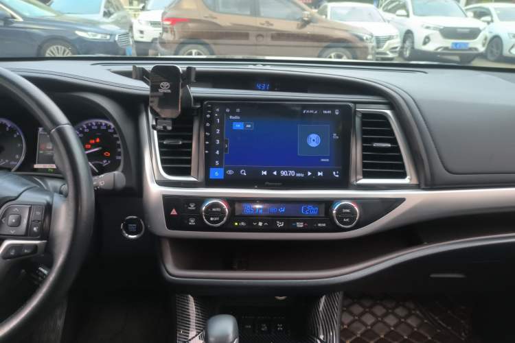 Used Toyota Highlander 2018 2.0T Four-Wheel Drive Luxury Version 7 Seats China VI Standard Audio And AC Panel