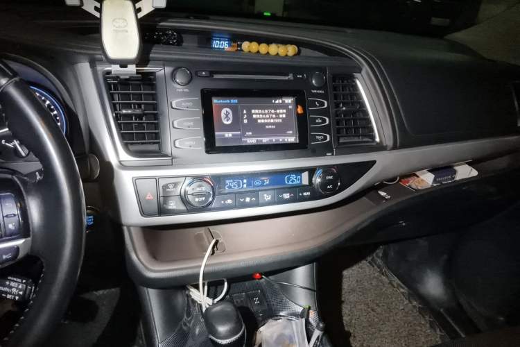 Used Toyota Highlander 2018 2.0T Four-Wheel Drive Luxury Edition 7 Seats China V Emission Standard Audio And AC Panel