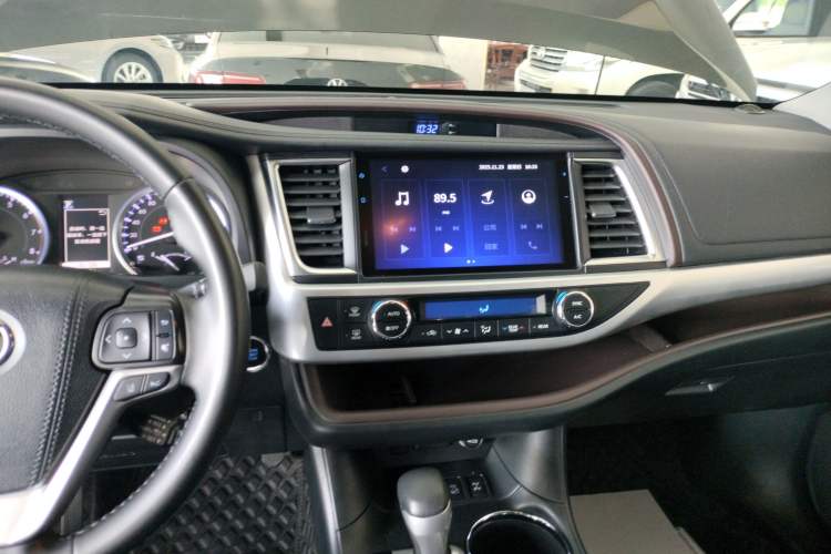 Used Toyota Highlander 2018 2.0T Four-Wheel Drive Prestige Version 7 Seats China VI Standard Audio And AC Panel