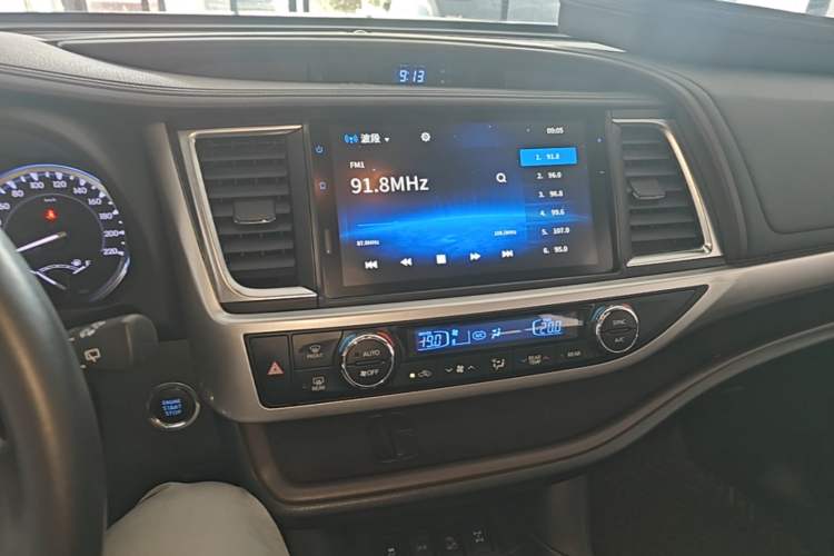 Used Toyota Highlander 2018 2.0T Four-Wheel Drive Prestige Version 7 Seats China VI Standard Audio And AC Panel