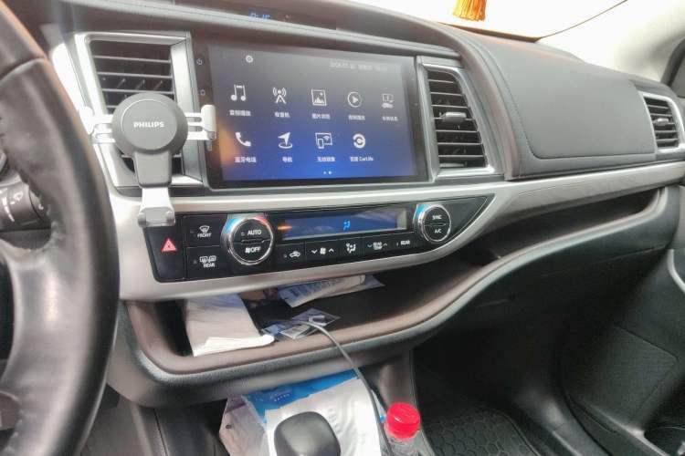 Used Toyota Highlander 2018 2.0T Four-Wheel Drive Supreme Edition 7-Seater China VI Audio And AC Panel