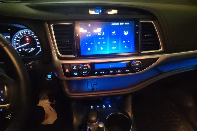 Used Toyota Highlander 2018 2.0T Four-Wheel Drive Supreme Edition 7-Seater China VI Audio And AC Panel