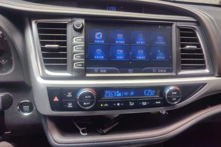 Used Toyota Highlander 2018 2.0T Four-Wheel Drive Luxury Version 7 Seats China VI Standard Audio And AC Panel