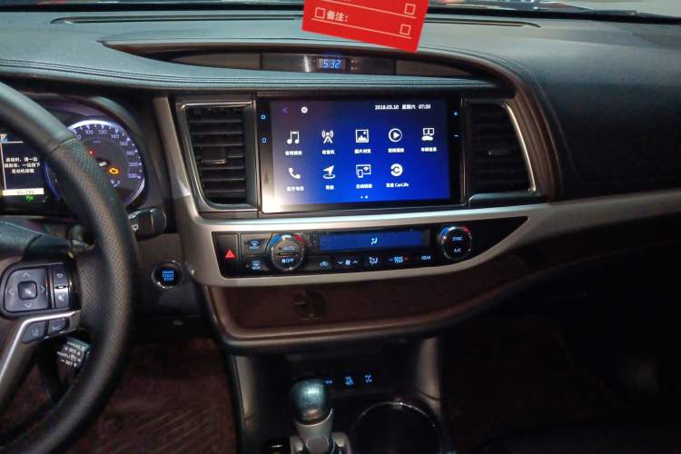 Used Toyota Highlander 2018 2.0T Four-Wheel Drive Luxury Edition 7 Seats China V Emission Standard Audio And AC Panel