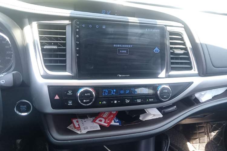 Used Toyota Highlander 2018 2.0T Four-Wheel Drive Luxury Edition 7 Seats China V Emission Standard Audio And AC Panel