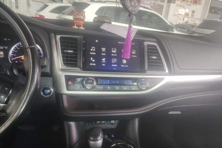 Used Toyota Highlander 2018 2.0T Four-Wheel Drive Prestige Version 7 Seats China VI Standard Audio And AC Panel