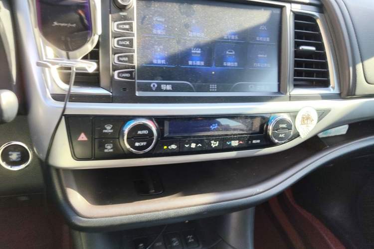 Used Toyota Highlander 2018 2.0T Four-Wheel Drive Luxury Version 7 Seats China VI Standard Audio And AC Panel