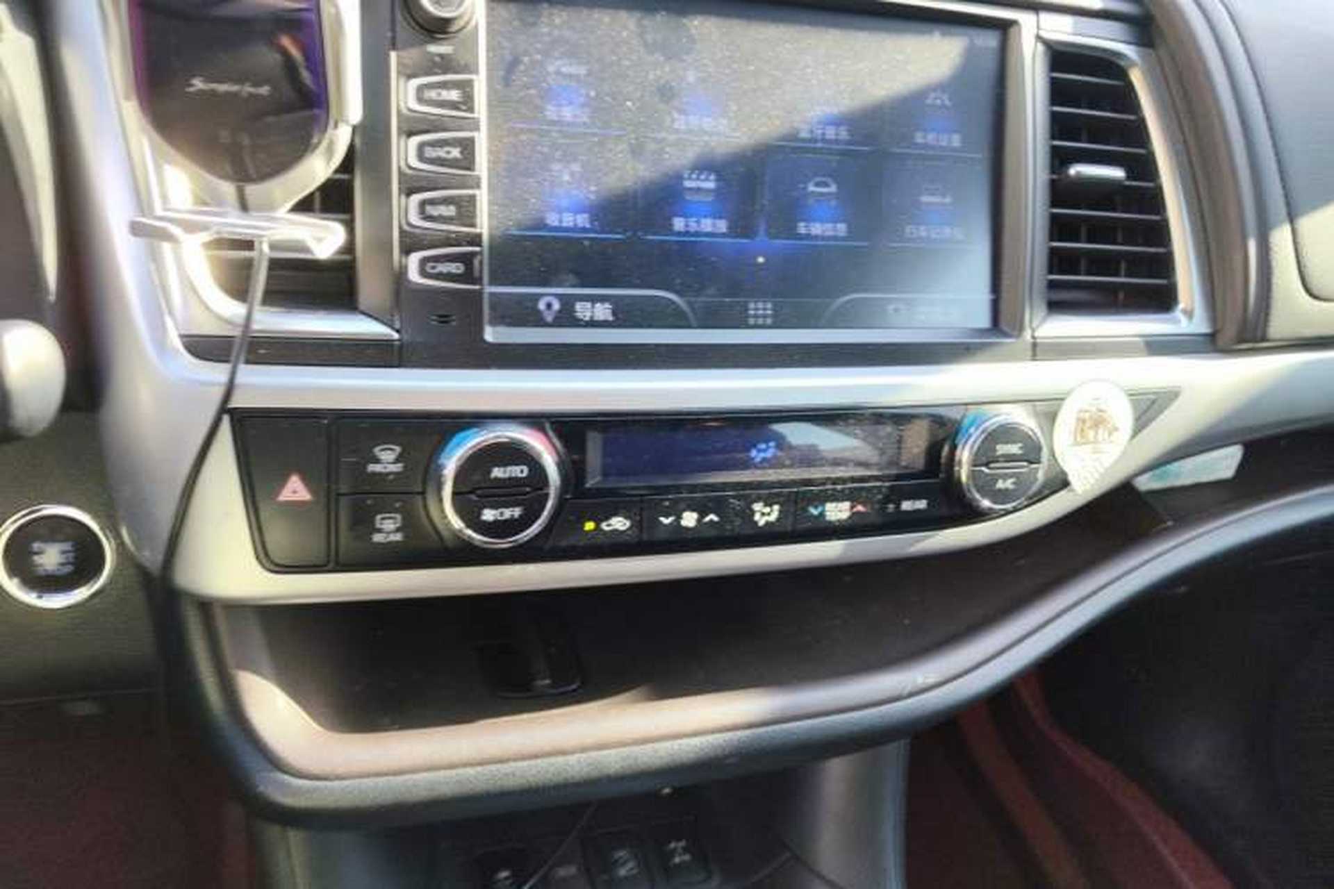 Used Toyota Highlander 2018 2.0T Four-Wheel Drive Luxury Version 7 Seats China VI Standard Audio And AC Panel